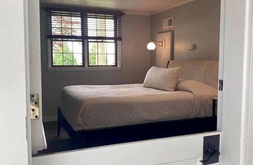 Sandusky Cabin | 1-bedroom guestroom in a lodge, 9 miles from Cedar Point