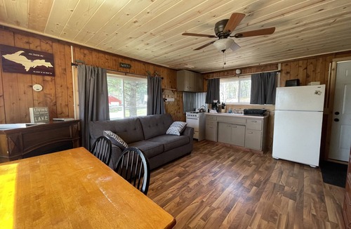 Au Train Cabin | 1 bedroom lake view cabin. Pet friendly.
