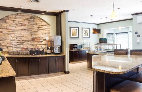 Fargo Apartment | 1 Bedroom Suite | Free Breakfast, Gym & On-site Parking