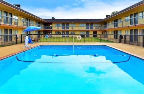 Chickasha Apartment | 1 King Bed & 2 Full Bed