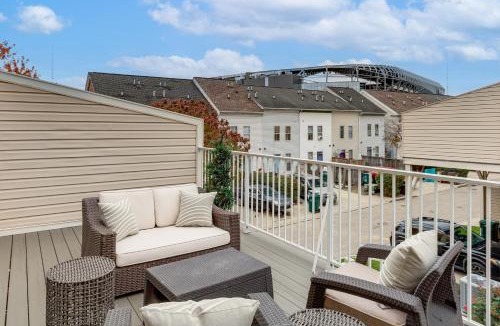 Cincinnati House | 1 Mi to Dtwn Cincinnati: Spacious Townhome w/Deck