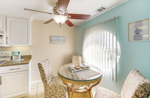 Port Clinton Apartment | 1 Mi to Ferry: Port Clinton Condo w/Beach View!