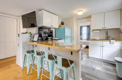 Hyannis House | 1 Mi to Ferry: 'Sea Street Cottage' in Hyannis