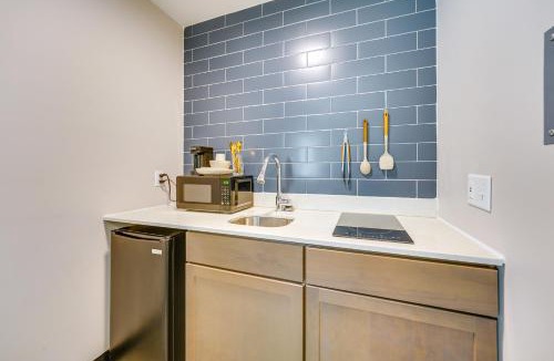 Port Huron Apartment | 1 MI to Lighthouse Beach: Sleek Studio Apt