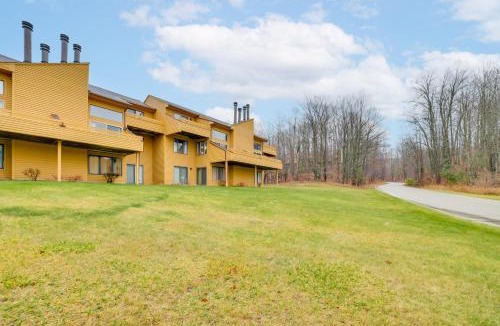 Harbor Springs House | 1 Mi to Nubs Nob Ski Resort: Harbor Springs Condo