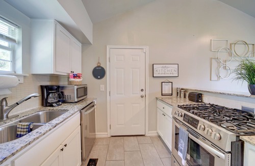 Tulsa House | 1 Mi to Tulsa Arts District: Home w/Yard!