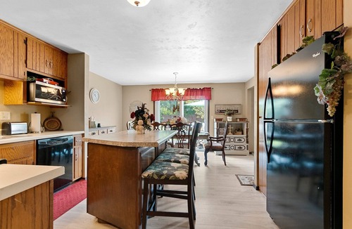 Green Bay Apartment | 1 or 2 Bedrooms in spacious duplex for traveling professional close to Titletown
