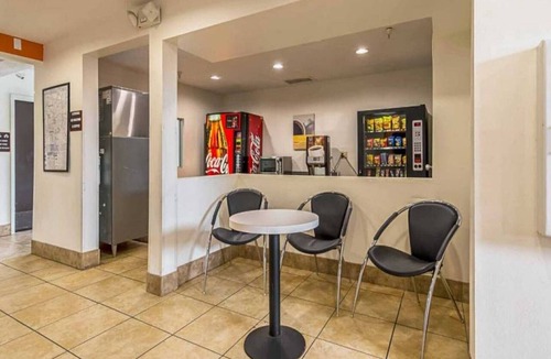 Indianapolis Apartment | 1 Queen Bed | Mobility Accessible Tub Nsmk