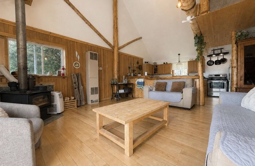 Drummond Island House | 10 acre, Close to trails, WiFi, Kayaks,Lake/marsh
