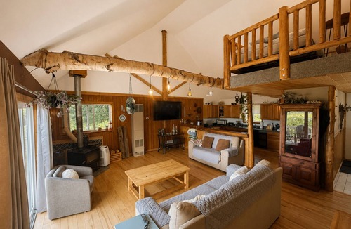 Drummond Island House | 10 acre, Close to trails, WiFi, Kayaks,Lake/marsh