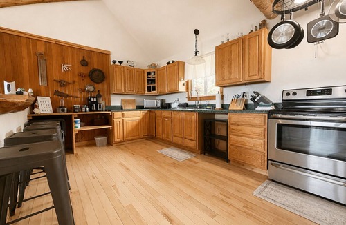Drummond Island House | 10 acre, Close to trails, WiFi, Kayaks,Lake/marsh