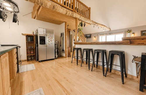 Drummond Island House | 10 acre, Close to trails, WiFi, Kayaks,Lake/marsh