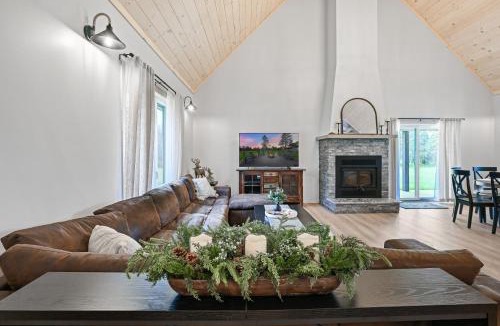 Friendship House | 10-Acre Property w/Fire Pit & Grill in Arkdale!