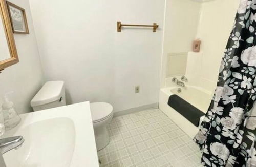 Indianapolis House | 10 Min to Lucas Oil, Sleeps 9! Huge 3 Bd 2ba Home