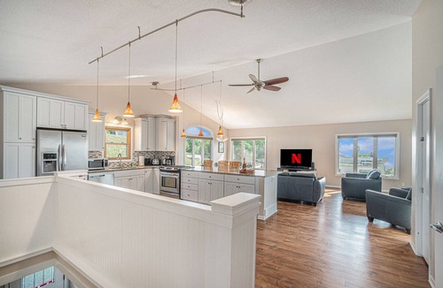 Grand Haven Cottage | 🌊 10-Min Walk to Grand Haven Beach | 4BR Sleeps 10 ➠ 150