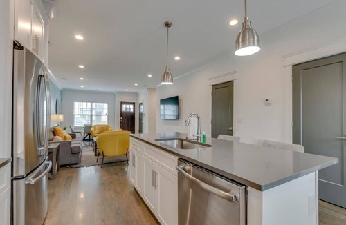 Charlotte Park House | 10 Mins To Broadway - West Side Charmer