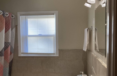 Portland House | 10 minutes from Mist Casino and 45 minutes from downtown Nashville