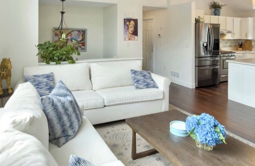 Cranston Apartment | 10 minutes from providence centrally located