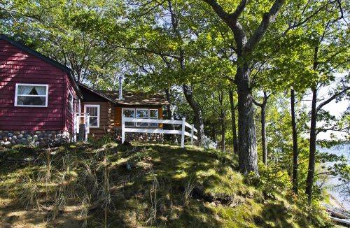 Carp Lake Cabin | 102 m² Cabin ∙ 2 bedrooms ∙ 10 guests