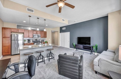 Downtown Cleveland Apartment | 10th Floor Luxury SkySuite in Heart of Downtown!
