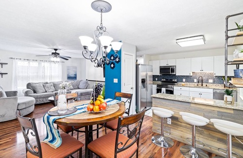 Orchard Grass Hills House | 12 Guest/Top Area/Families/Park
