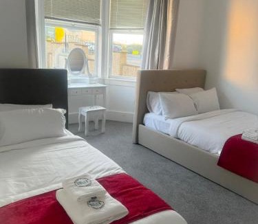 Arniston House | 12A-2 Stobhill Road