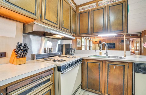 Petoskey House | 13 Mi to Nubs Nob: Pet-Friendly Retreat
