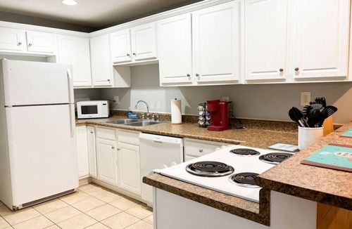 Franklin Apartment | #13 Modern 2 BR WD in Apt Unit