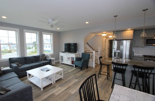 Sandwich House | 133 Dillingham Ave - Modern spacious home, .3 miles to the beach, prime location