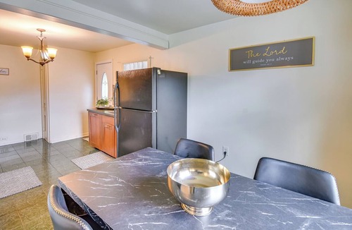 Clairton House | 14 Mi to Pittsburgh: Clairton Trailside Retreat