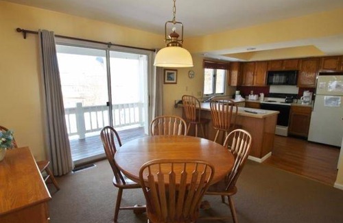 Chautauqua Condo | 148 m² Condo ∙ 2 bedrooms ∙ 8 guests