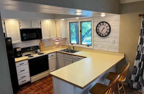 Chautauqua Condo | 148 m² Condo ∙ 2 bedrooms ∙ 8 guests