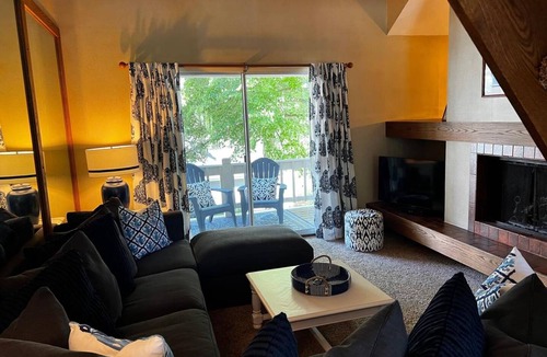 Chautauqua Condo | 148 m² Condo ∙ 2 bedrooms ∙ 8 guests