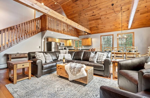 Bethel Ski Chalet | 15 Guest Chalet with Sauna and Hot Tub - Bunk Room - 4 minutes to Sunday River