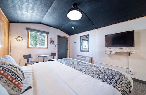 Pinnacles Entrance Badlands Hotel | 15-Hansen Inn & Cabins, Cabin, Single King, No Pets, No Smoking