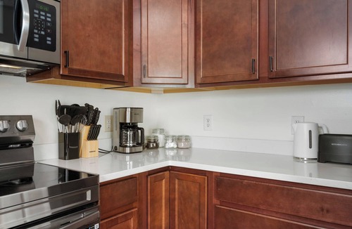 West Newton House | 15 min to stadium, Downtown, and more! Indy MTR!
