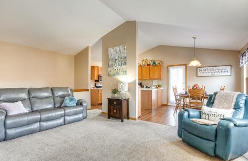 Pickerington House | 17 Mi to Columbus: Pickerington Home w/Fire Pit!