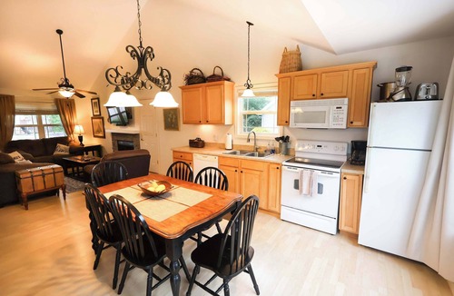 Taylorsville House | #18 Kentucky Sunrise - Lakefront Home with spacuios patio and Hot Tub