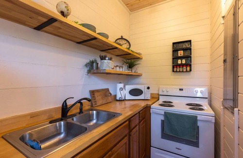 McArthur House | 1880s Schoolhouse/Hot Tub/Firepit/Hocking Hills