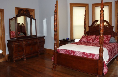 Brimfield House | 1885 Inn - Brick Farmhouse in the Country