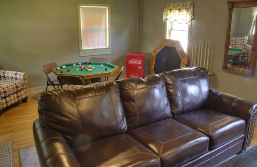 Frankenmuth House | 1950's Themed Historic Home In Downtown Frankenmuth Heart. Perfect location.