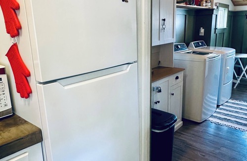 Glasgow House | 1bd 1ba PET FRIENDLY house - add more bedrooms to sleep up to 6 - just ask!