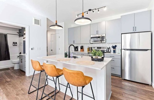Uptown Apartment | 1Bed Apt, Gym | Lowry Hill | Theater