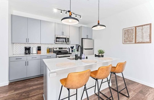 Uptown Apartment | 1Bed Apt, Gym | Lowry Hill | Theater