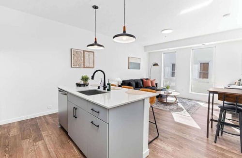 Uptown Apartment | 1Bed Apt, Gym | Lowry Hill | Theater