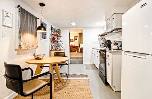 Central Oklahoma City Apartment | 1BR 4 mins from OCU — easy base for a semester, work, and medical travel #C2