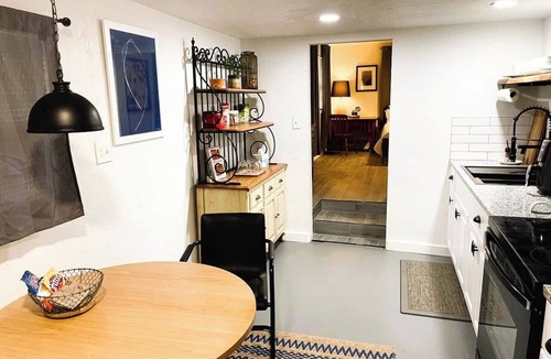 Central Oklahoma City Apartment | 1BR 4 mins from OCU — easy base for a semester, work, and medical travel #C2