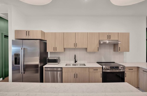 Pendleton Apartment | 1BR Downtown Suite | Pool, Gym & Workspace