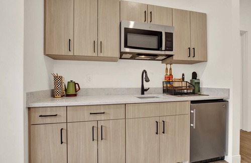 Pendleton Apartment | 1BR Downtown Suite | Pool, Gym & Workspace