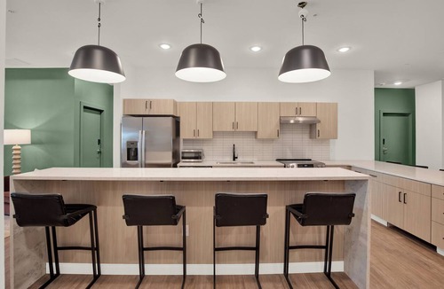 Pendleton Apartment | 1BR Downtown Suite | Pool, Gym & Workspace